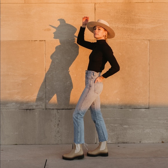 MEET YOUR POSHER - Picture 1 of 16